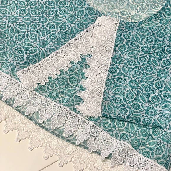 SHOW ME YOUR MUMU Chappell Top Lace Bell Sleeve Cropped Size Medium - Picture 7 of 9